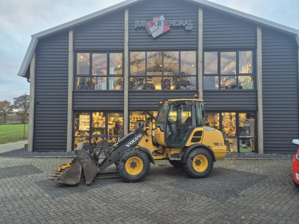 VOLVO L25F - اللودر بعجل: صور 1 VOLVO L25F - اللودر بعجل: صور 1