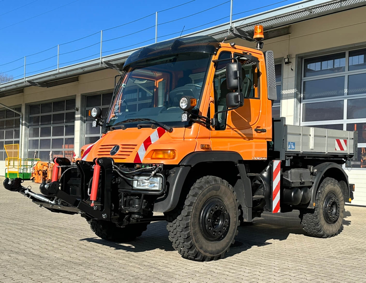 Unimog 400 - U400 405 02734 mit Heckkraftheber Mer - قلابات: صور 1 Unimog 400 - U400 405 02734 mit Heckkraftheber Mer - قلابات: صور 1