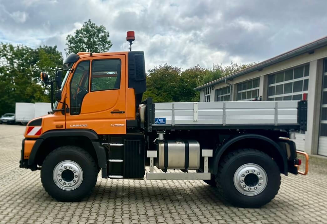 Unimog 530 - U530 405 44301 Mercedes Benz 405 - سيارة بلدية: صور 2 Unimog 530 - U530 405 44301 Mercedes Benz 405 - سيارة بلدية: صور 2