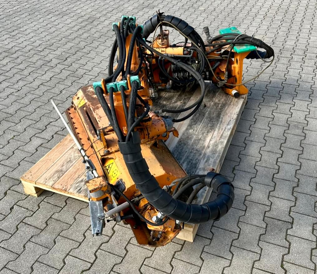 Unimog Randstreifenmulcher Mulag MRK 300 - جزازة رافعة: صور 3 Unimog Randstreifenmulcher Mulag MRK 300 - جزازة رافعة: صور 3