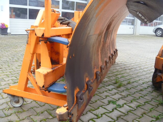 Unimog Schneepflug - Schneeschild Beilhack PV28-3 - كاسحة ثلوج: صور 4 Unimog Schneepflug - Schneeschild Beilhack PV28-3 - كاسحة ثلوج: صور 4