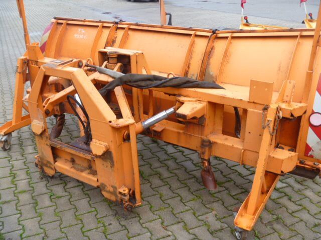 Unimog Schneepflug - Schneeschild Beilhack PV28-3 - كاسحة ثلوج: صور 3 Unimog Schneepflug - Schneeschild Beilhack PV28-3 - كاسحة ثلوج: صور 3