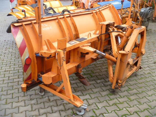 Unimog Schneepflug - Schneeschild Beilhack PV28-3 - كاسحة ثلوج: صور 2 Unimog Schneepflug - Schneeschild Beilhack PV28-3 - كاسحة ثلوج: صور 2