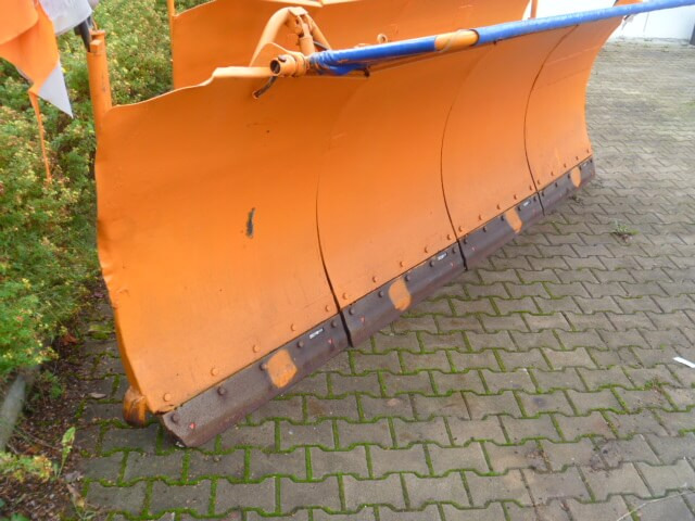 Unimog Schneepflug - Schneeschild Schmidt MF5.3 - كاسحة ثلوج: صور 2 Unimog Schneepflug - Schneeschild Schmidt MF5.3 - كاسحة ثلوج: صور 2