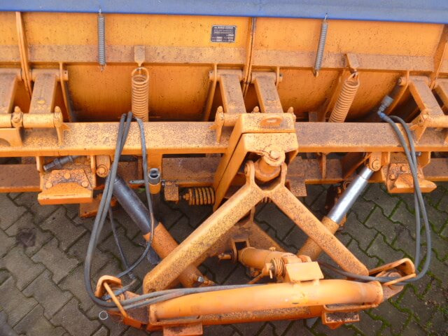Unimog Schneepflug - Schneeschild Schmidt MF5.3 - كاسحة ثلوج: صور 4 Unimog Schneepflug - Schneeschild Schmidt MF5.3 - كاسحة ثلوج: صور 4