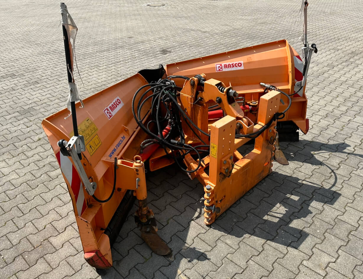 Unimog Schneepflug - Vario Rasco VERTUS 3.2 GB2X3 - كاسحة ثلوج: صور 4 Unimog Schneepflug - Vario Rasco VERTUS 3.2 GB2X3 - كاسحة ثلوج: صور 4