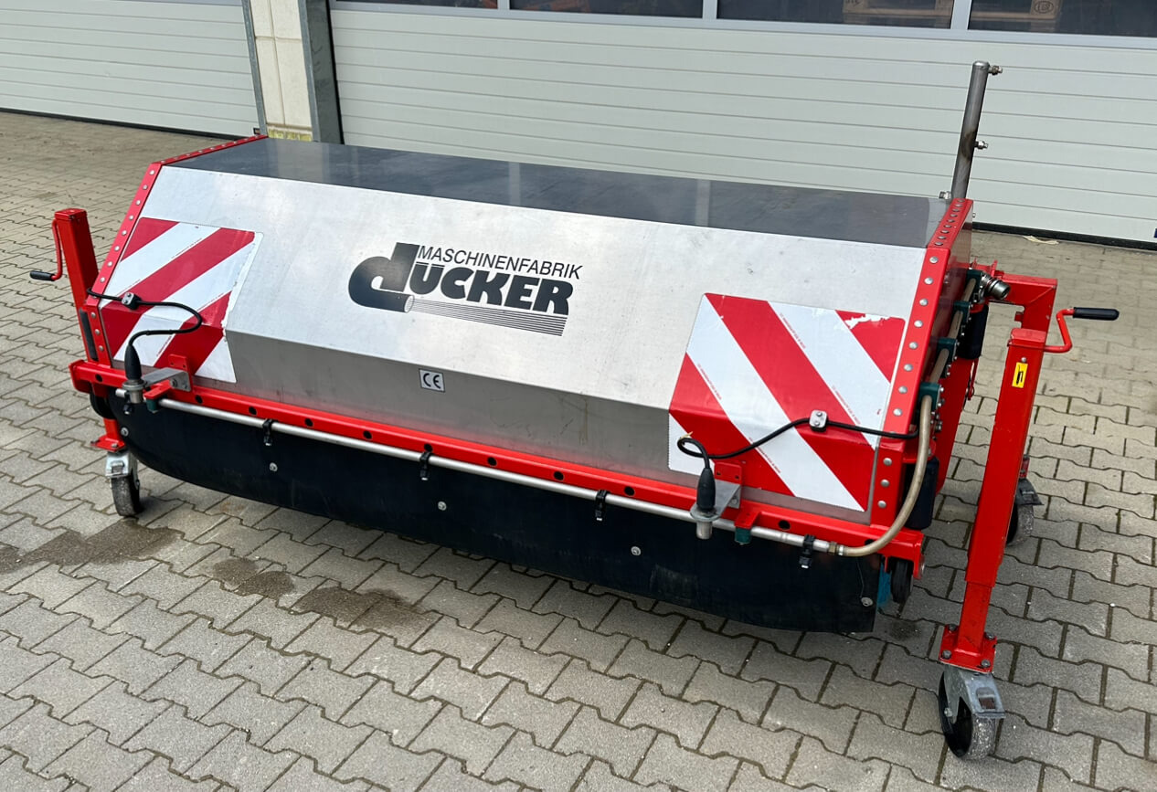 Unimog Tunnelwaschbürste Dücker TWA21 - مكنسة: صور 3 Unimog Tunnelwaschbürste Dücker TWA21 - مكنسة: صور 3