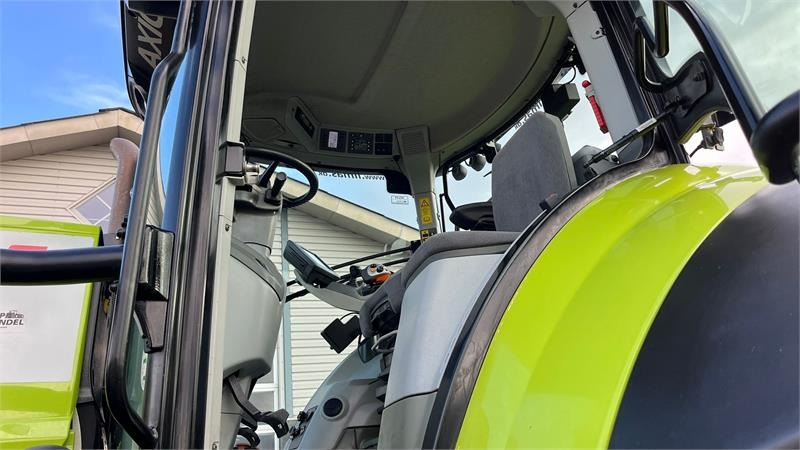 Claas Axion 930 CMatic Med næsten nye dæk, frontlift og - جرار: صور 4 Claas Axion 930 CMatic Med næsten nye dæk, frontlift og - جرار: صور 4
