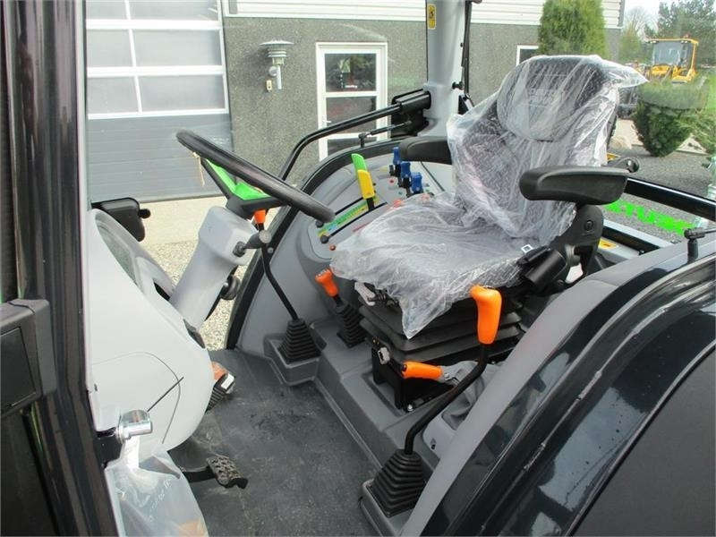 Deutz-fahr Agrofarm 115G with 30F+30R Hi-Lo and CreepGear - جرار: صور 5 Deutz-fahr Agrofarm 115G with 30F+30R Hi-Lo and CreepGear - جرار: صور 5