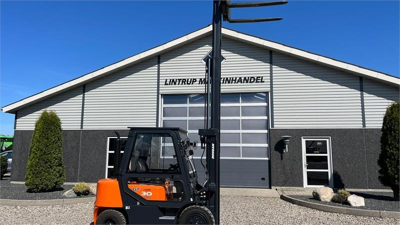 Doosan D30 G med kabine og KUN 57 TIMER FRA NY, MED TIME إيجار Doosan D30 G med kabine og KUN 57 TIMER FRA NY, MED TIME: صور 11 Doosan D30 G med kabine og KUN 57 TIMER FRA NY, MED TIME إيجار Doosan D30 G med kabine og KUN 57 TIMER FRA NY, MED TIME: صور 11