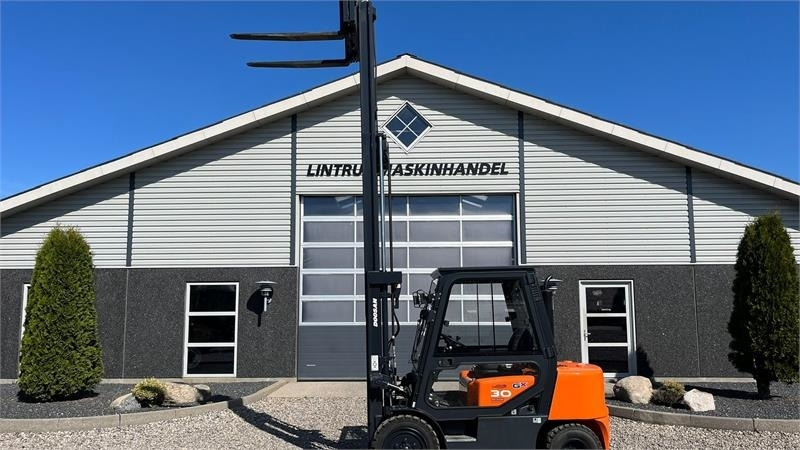Doosan D30 G med kabine og KUN 57 TIMER FRA NY, MED TIME - رافعة شوكية ديزل: صور 2 Doosan D30 G med kabine og KUN 57 TIMER FRA NY, MED TIME - رافعة شوكية ديزل: صور 2