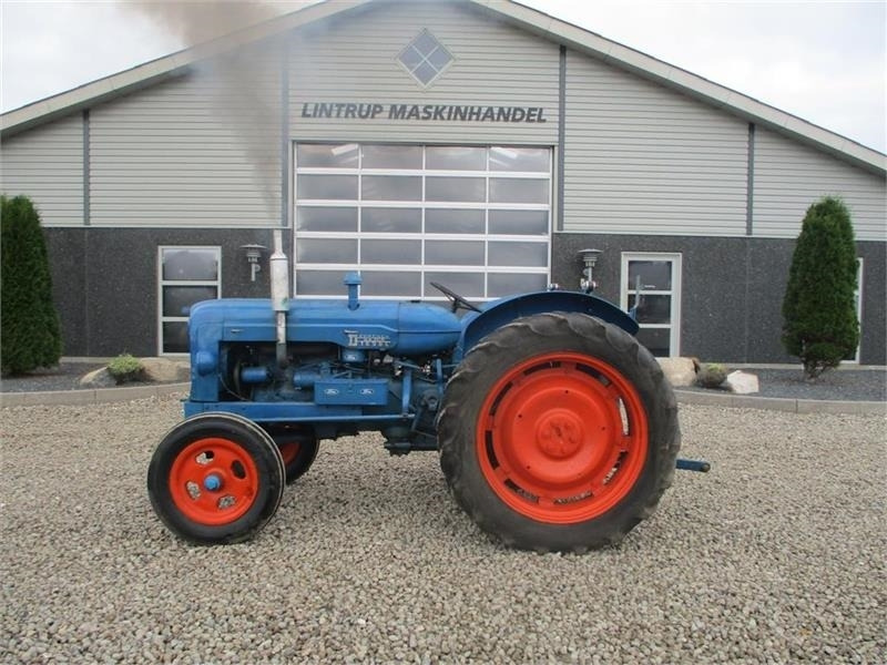 Fordson Major Diesel traktor - جرار: صور 1 Fordson Major Diesel traktor - جرار: صور 1