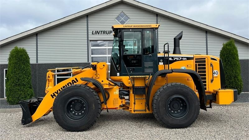 Hyundai 757-9A XTD med lang-arm. En-ejeres maskine med Loc - اللودر بعجل: صور 1 Hyundai 757-9A XTD med lang-arm. En-ejeres maskine med Loc - اللودر بعجل: صور 1