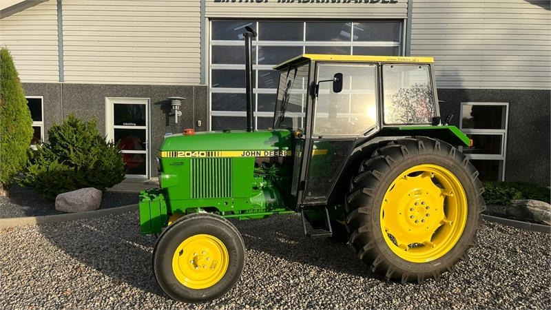 John Deere 2040 Med nye dæk hele vejen rundt - جرار: صور 1 John Deere 2040 Med nye dæk hele vejen rundt - جرار: صور 1