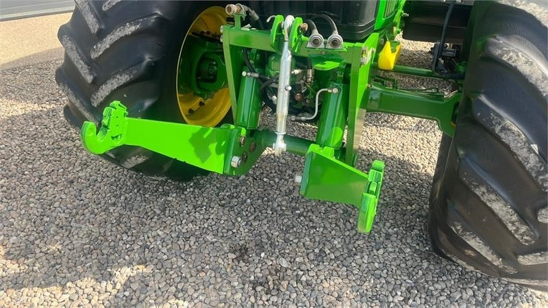John Deere 7710 8.1L motor, store hjul og frontlift. En ejere - جرار: صور 4 John Deere 7710 8.1L motor, store hjul og frontlift. En ejere - جرار: صور 4