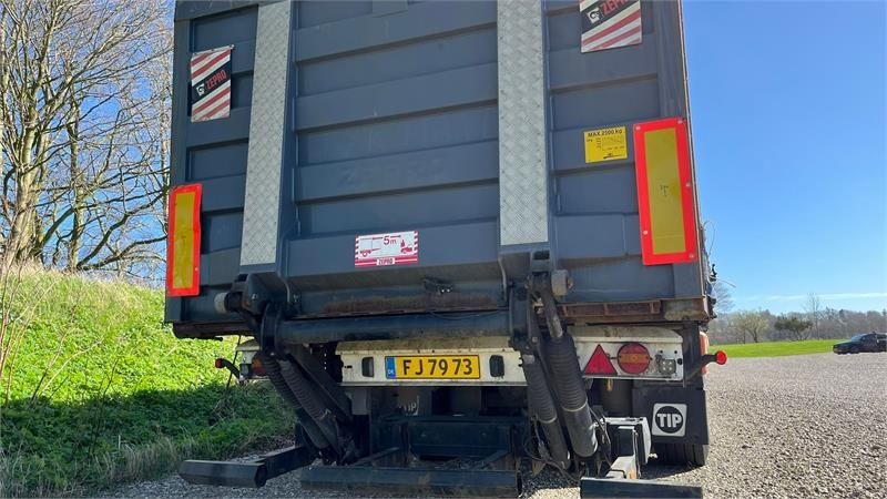 Krone Sættevogn med lift i bag SDP 27 eLB4-CS med lift i - الخيمة نصف مقطورة: صور 2 Krone Sættevogn med lift i bag SDP 27 eLB4-CS med lift i - الخيمة نصف مقطورة: صور 2