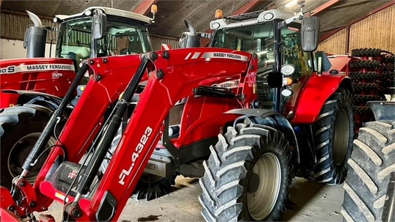 Massey Ferguson 6715 S Med front læsser. Læsser er meget lidt brug - جرار: صور 5 Massey Ferguson 6715 S Med front læsser. Læsser er meget lidt brug - جرار: صور 5