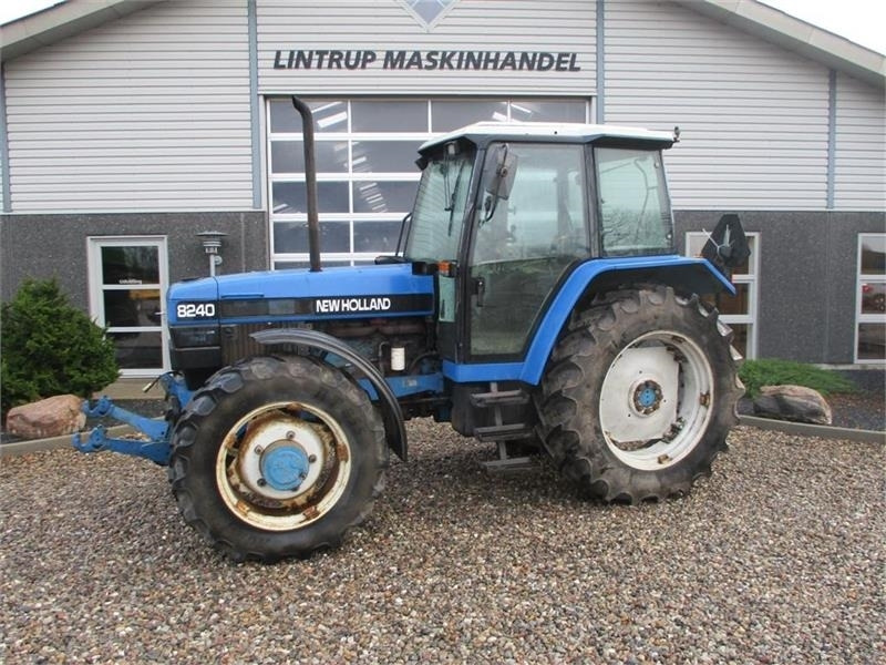 New Holland 8240 SLE Med frontlift og frontPTO - جرار: صور 1 New Holland 8240 SLE Med frontlift og frontPTO - جرار: صور 1