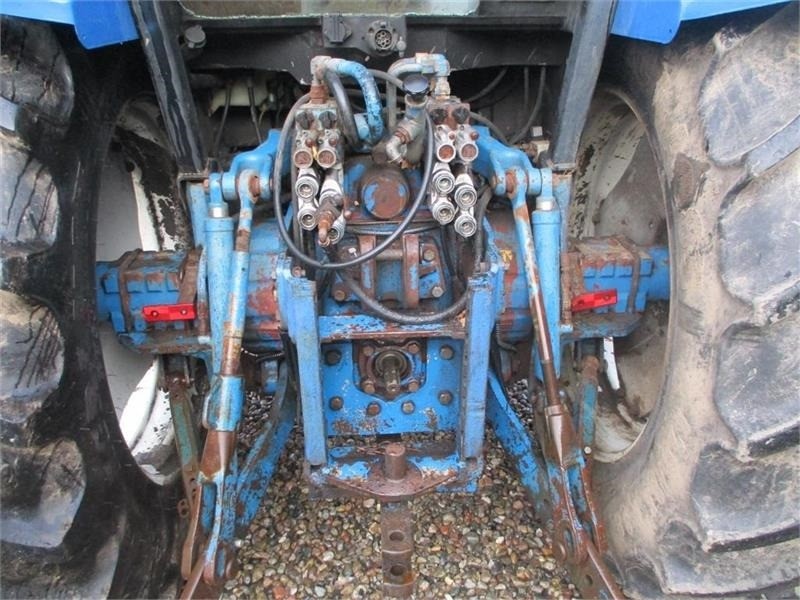 New Holland 8240 SLE Med frontlift og frontPTO - جرار: صور 5 New Holland 8240 SLE Med frontlift og frontPTO - جرار: صور 5