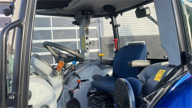 New Holland T5.100 Blue Power udstyrs model, med brede hjul, f - جرار: صور 4 New Holland T5.100 Blue Power udstyrs model, med brede hjul, f - جرار: صور 4