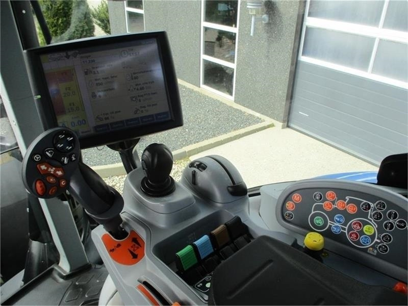 New Holland T7.230 AutoCommand, meget velholdt traktor - جرار: صور 4 New Holland T7.230 AutoCommand, meget velholdt traktor - جرار: صور 4