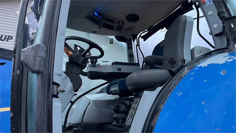 New Holland T7.230 Autocommand med frontlift og nye bagdæk er - جرار: صور 3 New Holland T7.230 Autocommand med frontlift og nye bagdæk er - جرار: صور 3