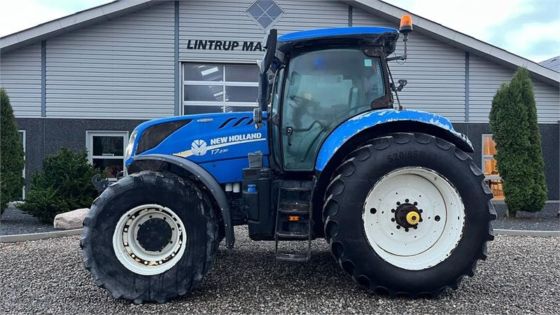 New Holland T7.230 Autocommand med frontlift og nye bagdæk er - جرار: صور 1 New Holland T7.230 Autocommand med frontlift og nye bagdæk er - جرار: صور 1