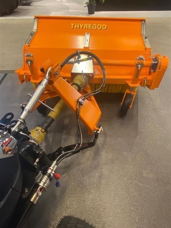 Solis H26 HST SnowEdition med Thyregod TK 1600 kost på - جرار: صور 5 Solis H26 HST SnowEdition med Thyregod TK 1600 kost på - جرار: صور 5