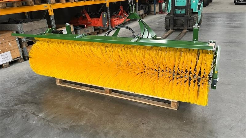 Thyregod TK 2800 med nylon børster og hydraulisk sving. bre - مكنسة: صور 2 Thyregod TK 2800 med nylon børster og hydraulisk sving. bre - مكنسة: صور 2