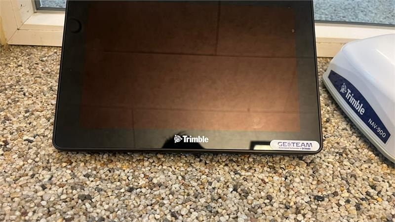 Trimble GFX 750 skærm og Nav 900 antenne - الآلات والماكينات الزراعية: صور 3 Trimble GFX 750 skærm og Nav 900 antenne - الآلات والماكينات الزراعية: صور 3