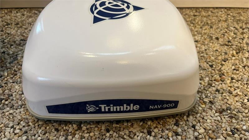 Trimble GFX 750 skærm og Nav 900 antenne - الآلات والماكينات الزراعية: صور 2 Trimble GFX 750 skærm og Nav 900 antenne - الآلات والماكينات الزراعية: صور 2