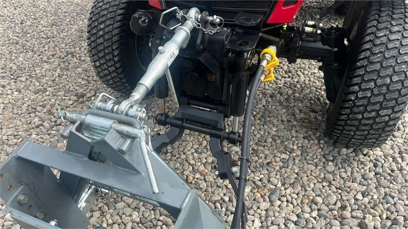 Yanmar YT 235H 4WD Snow Edition med sneplov og spreder - جرار: صور 4 Yanmar YT 235H 4WD Snow Edition med sneplov og spreder - جرار: صور 4