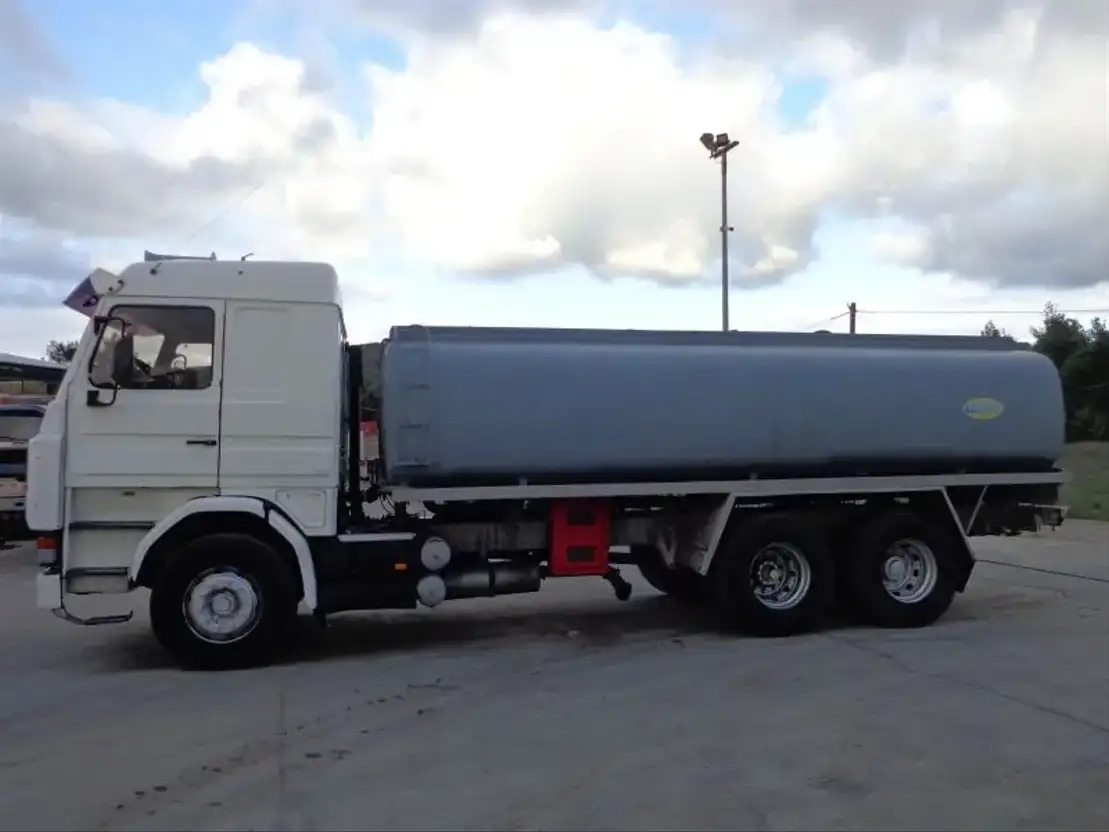 Scania R143-470 V8 Scania R143HL .470 6X2 Diesel/OIL Tank - شاحنة صهريج: صور 3 Scania R143-470 V8 Scania R143HL .470 6X2 Diesel/OIL Tank - شاحنة صهريج: صور 3