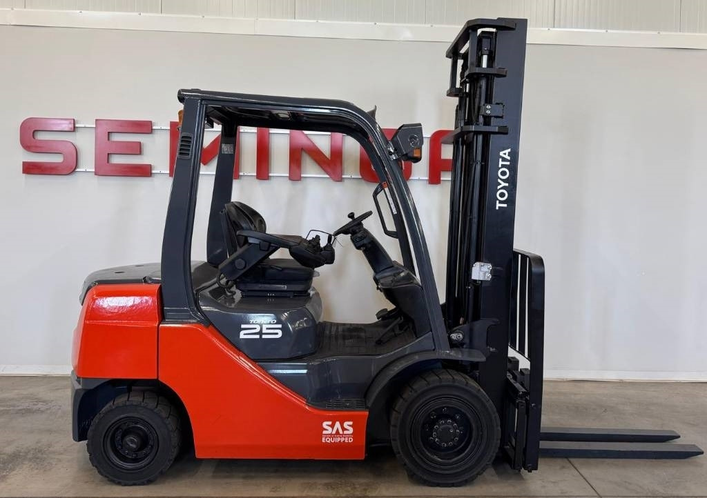 Toyota 10811 06-8FD25F - رافعة شوكية ديزل: صور 2 Toyota 10811 06-8FD25F - رافعة شوكية ديزل: صور 2