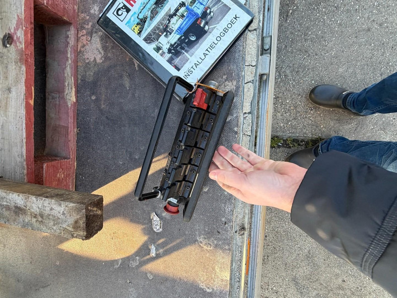 Hiab 112 RADIO REMOTE - ونش كرين - شاحنة: صور 3 Hiab 112 RADIO REMOTE - ونش كرين - شاحنة: صور 3