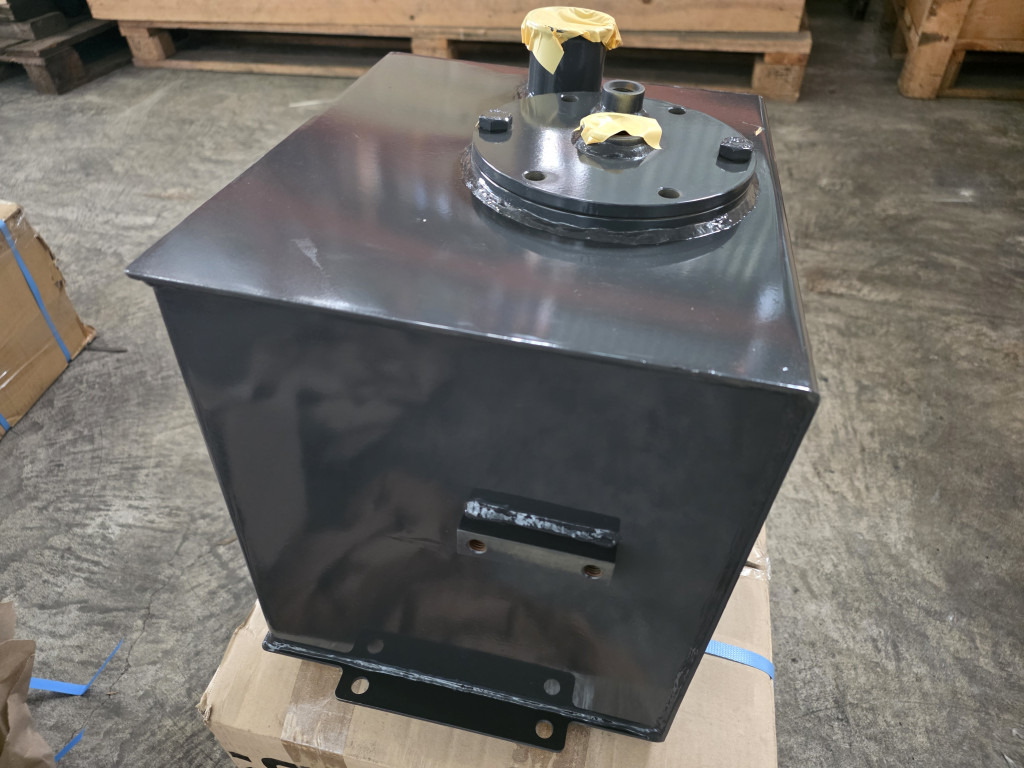 Case 31MJ-01016CG - 31MJ-01016 - خزان هيدروليكي - آلات البناء: صور 1 Case 31MJ-01016CG - 31MJ-01016 - خزان هيدروليكي - آلات البناء: صور 1