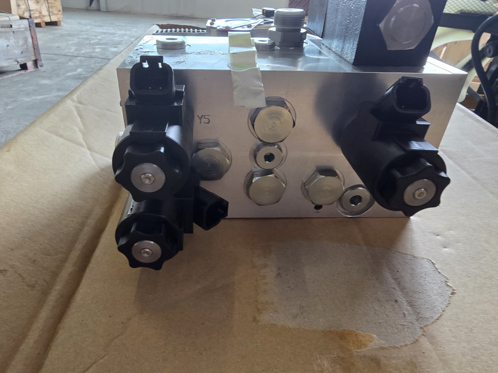 Case 47421446 - صمام هيدروليكي - آلات البناء: صور 3 Case 47421446 - صمام هيدروليكي - آلات البناء: صور 3