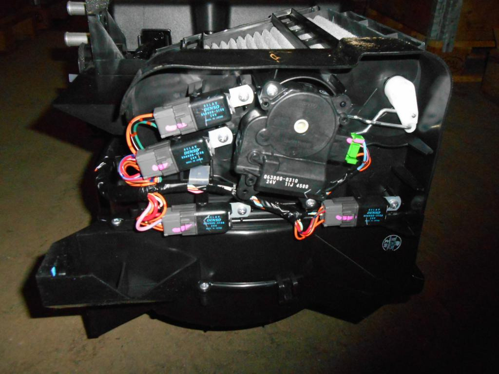 Caterpillar 2299081 - جزء تكييف الهواء - آلات البناء: صور 5 Caterpillar 2299081 - جزء تكييف الهواء - آلات البناء: صور 5