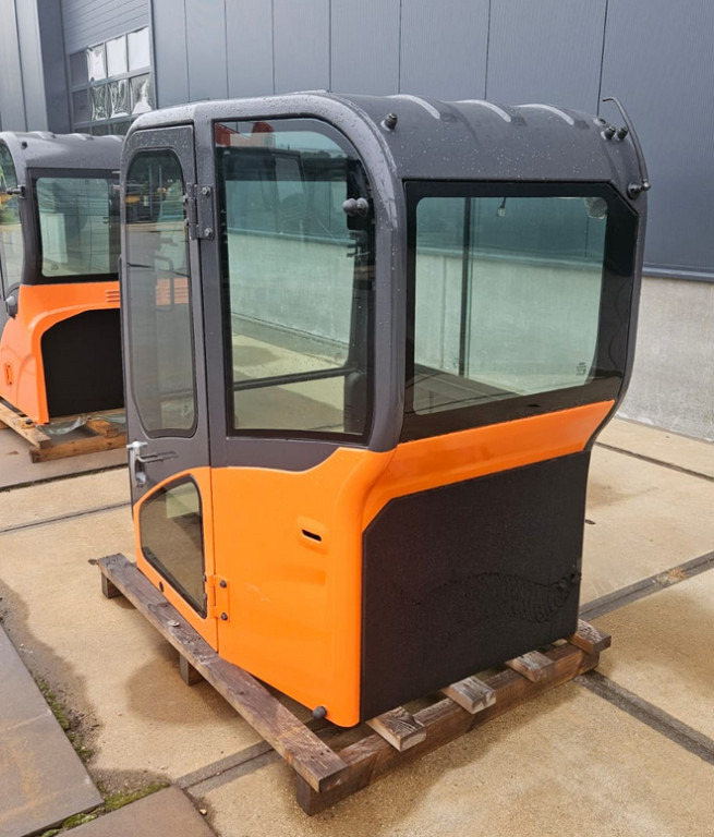 Doosan 220101-00070 - K1041550 - الكبائن - آلات البناء: صور 3 Doosan 220101-00070 - K1041550 - الكبائن - آلات البناء: صور 3