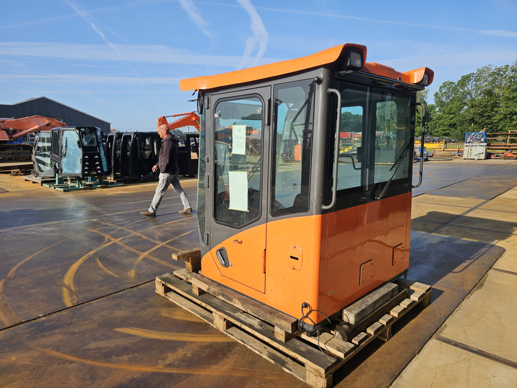 Doosan 220101-00229T - 220101-00229X - الكبائن - آلات البناء: صور 5 Doosan 220101-00229T - 220101-00229X - الكبائن - آلات البناء: صور 5
