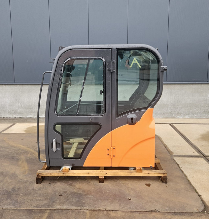Doosan 220101-00889K - الكبائن - آلات البناء: صور 1 Doosan 220101-00889K - الكبائن - آلات البناء: صور 1