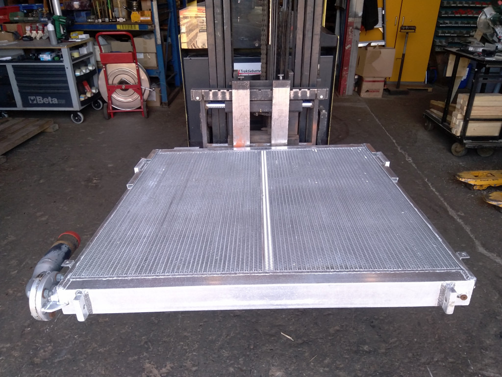 Hitachi 4406230 - مبرد الزيت - آلات البناء: صور 1 Hitachi 4406230 - مبرد الزيت - آلات البناء: صور 1