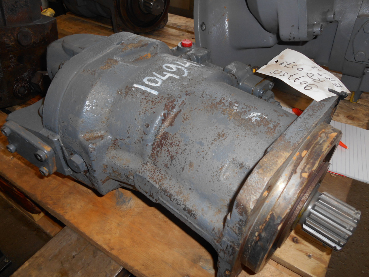 Hitachi 9077555 - - مضخة هيدروليكية - آلات البناء: صور 2 Hitachi 9077555 - - مضخة هيدروليكية - آلات البناء: صور 2