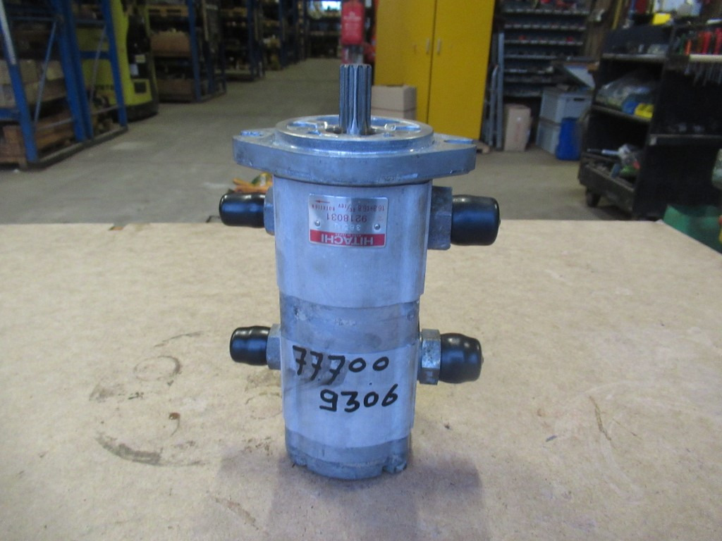Hitachi 9218031 - - مضخة التوجيه - آلات البناء: صور 1 Hitachi 9218031 - - مضخة التوجيه - آلات البناء: صور 1