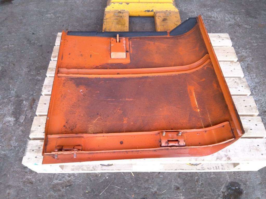 Hitachi EX215 - - باب و قطع الغيار - آلات البناء: صور 1 Hitachi EX215 - - باب و قطع الغيار - آلات البناء: صور 1