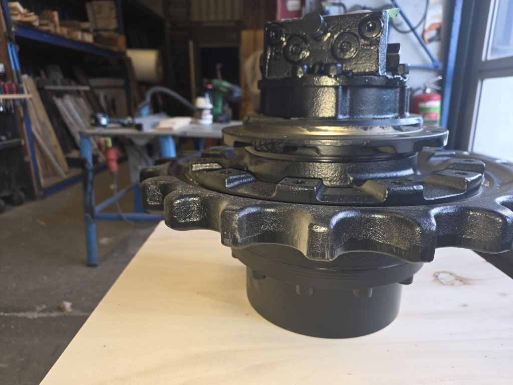 Hitachi YD60000921 - YD00011952 - محرك السفر - آلات البناء: صور 3 Hitachi YD60000921 - YD00011952 - محرك السفر - آلات البناء: صور 3