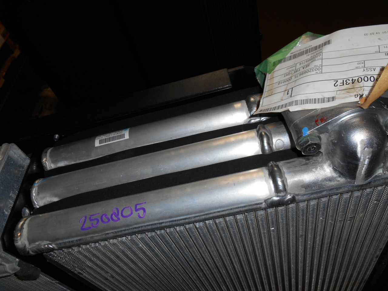 Kobelco LC05P00043F2 - LC05P00043S002 - مبرد الزيت - آلات البناء: صور 2 Kobelco LC05P00043F2 - LC05P00043S002 - مبرد الزيت - آلات البناء: صور 2