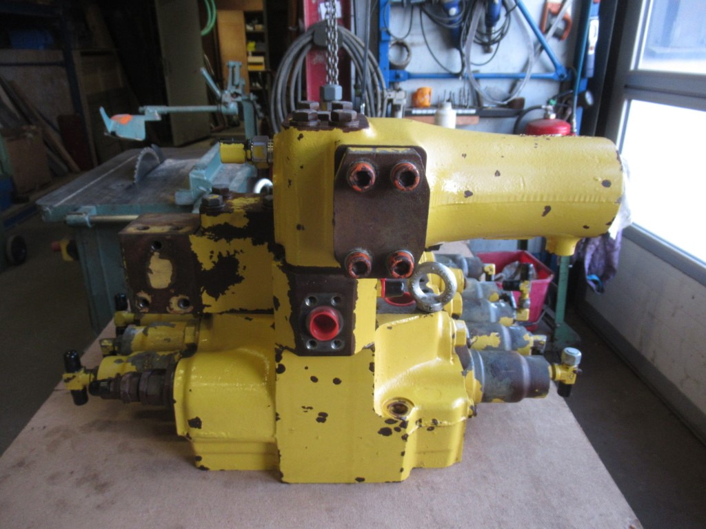Komatsu 709-15-94200 - صمام هيدروليكي - آلات البناء: صور 3 Komatsu 709-15-94200 - صمام هيدروليكي - آلات البناء: صور 3