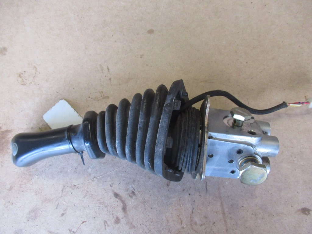 Komatsu PC210LC-8 - - الكابينة والداخلية - آلات البناء: صور 2 Komatsu PC210LC-8 - - الكابينة والداخلية - آلات البناء: صور 2