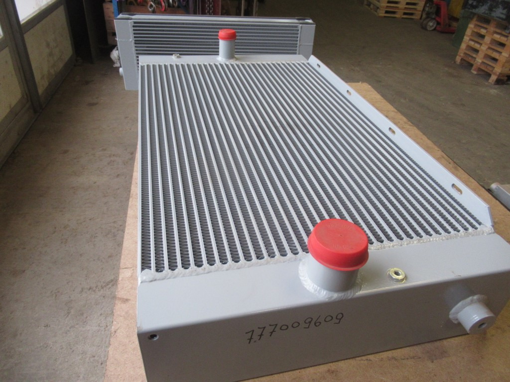 New Holland 6904526 - المشعاع - آلات البناء: صور 3 New Holland 6904526 - المشعاع - آلات البناء: صور 3